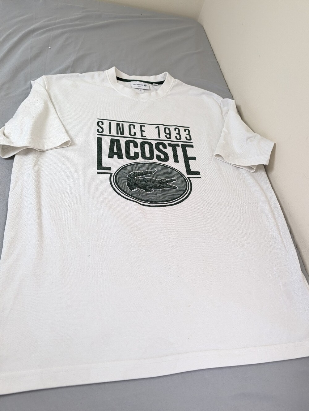 B37 Lacoste White Graphic Logo Short-Sleeve Tee